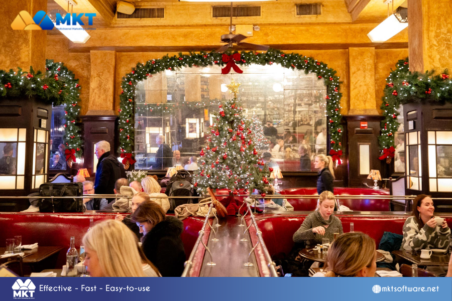 Balthazar (New York) Dazzling Holiday Makeovers: 6 Restaurant christmas decoration ideas