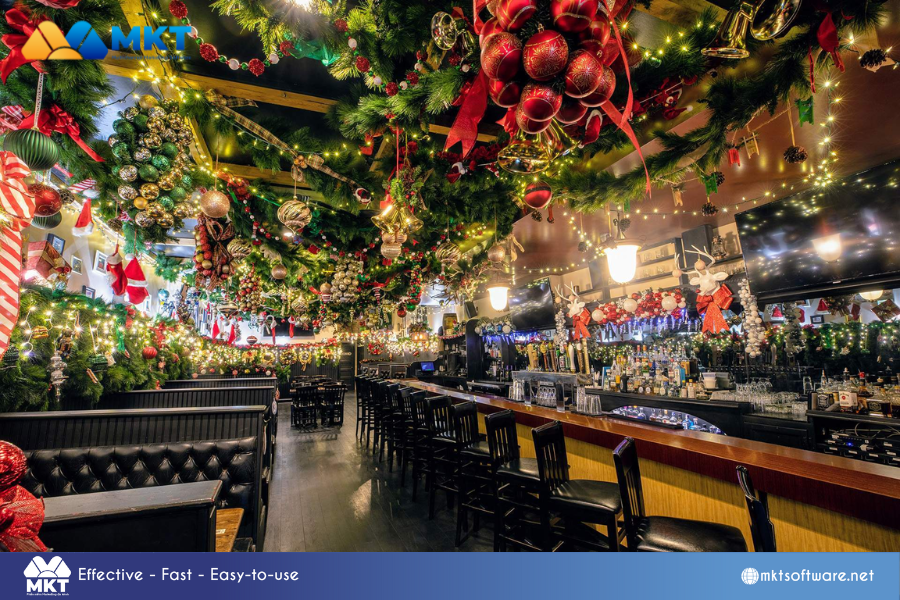 Warm and rustic themes Dazzling Holiday Makeovers: 6 Restaurant christmas decoration ideas